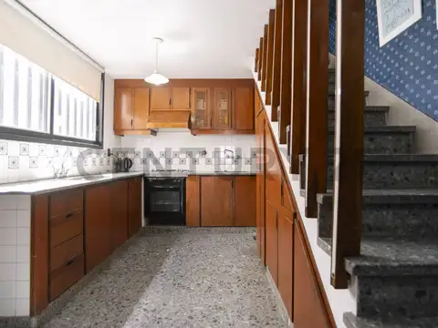 CASA EN VENTA EN LA PLATA DE 4 DORMITORIOS