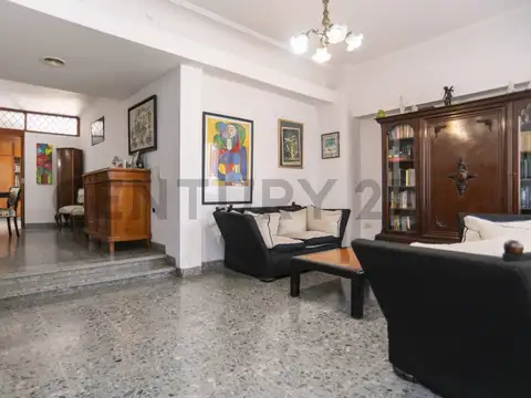 Casa 6 ambientes con 5 baños