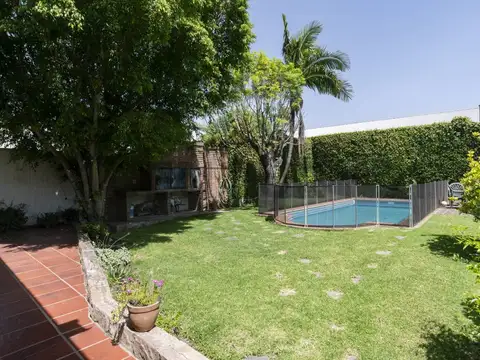 CASA EN VENTA EN LA PLATA DE 4 DORMITORIOS