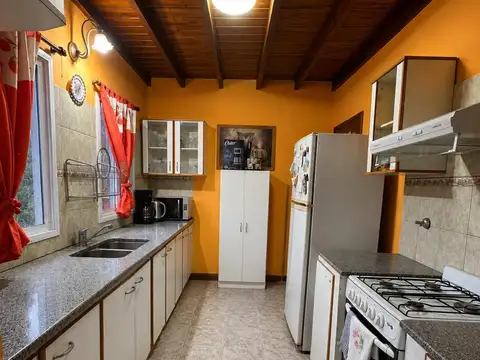 Casa 7 ambientes con 2 baños