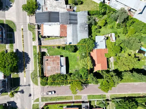 CASA SOBRE TERRENO COMERCIAL EN LOS