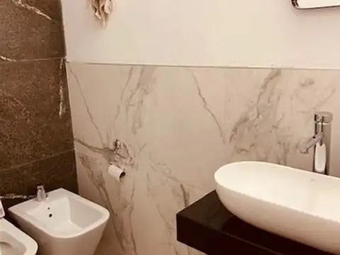 Casa 4 ambientes con 2 baños