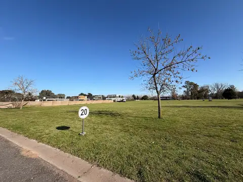 Venta terreno en Barrio del Golf lote 98 en Francisco Álvarez