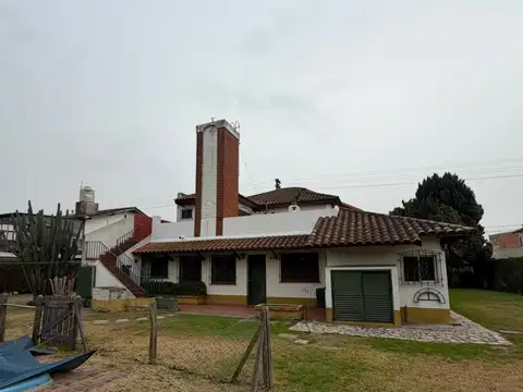 Casa en Venta con 2 cocheras