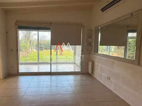 Casa en Alquiler con 2 cocheras