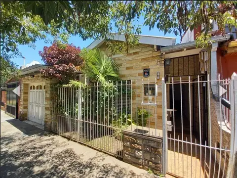 VENTA CASA 3 AMB CON PILETA Y GARAJE - ITUZAINGO