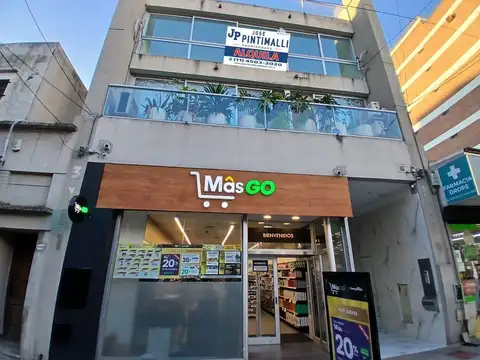 Alquiler. ampla oficina de 86 m2, en centro comercial Villa del Parque
