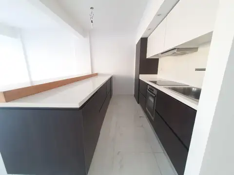 Alquiler. ampla oficina de 86 m2, en centro comercial Villa del Parque