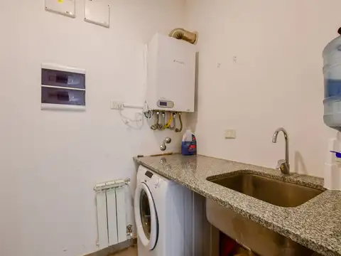 CASA EN VENTA AREA 60 3 DORMITORIOS FRENTE