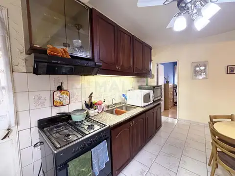DEPARTAMENTO 5 AMBIENTES CON BALCÓN (por escalera)