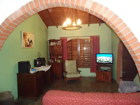 Santo Domingo nº 948 e/ Castanino y Bradley