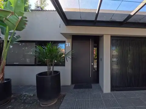Casa en Venta con 4 cocheras