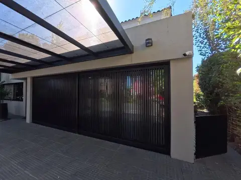 Casa 7 ambientes con 4 baños