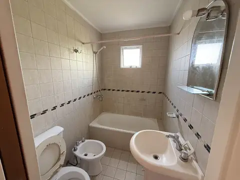 16 e/ 42 y 43 500, Piso 3