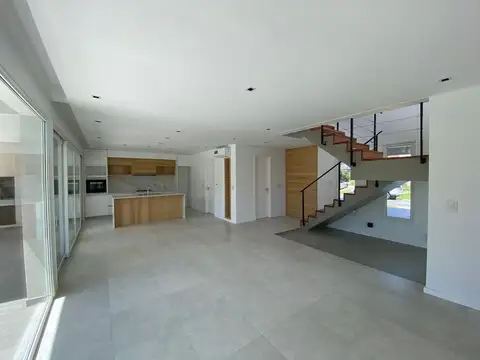 Casa en Alquiler de 3 dormitorios