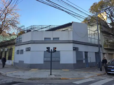 GUEVARA 200 - CHACARITA - CASA EN ESQ.,COMERCIAL o VIVIENDA.