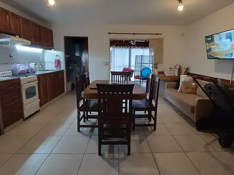 Depto Tipo Casa 4 ambientes con 2 baños