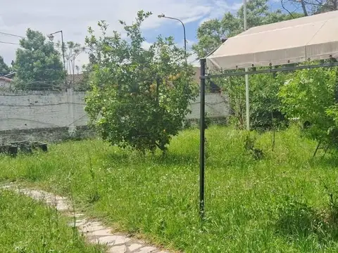 OPORTUNIDAD BAJO EL PRECIO Casa quinto sobre lote de 2.200 m2, puede financiar