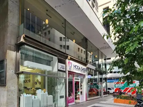 Local de 32 m2 en entre-piso de galería, con vigilancia