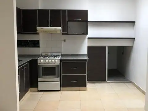 Venta departamento 2 amb con patio en Ramos Mejia