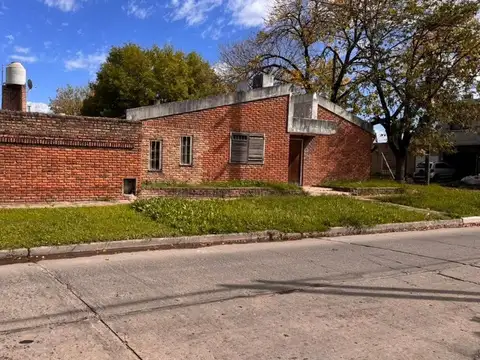 CASA 4 AMBIENTES VENTA LOMAS DE ZAMORA ESQUINA