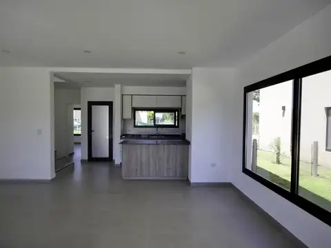 Casa 5 ambientes con 2 baños