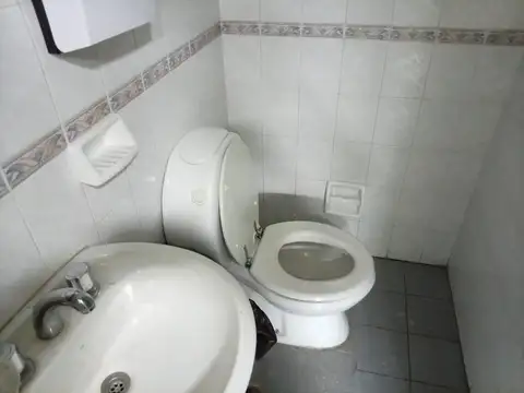 Local Comercial En Calle Aniceto Latorre Al 100
