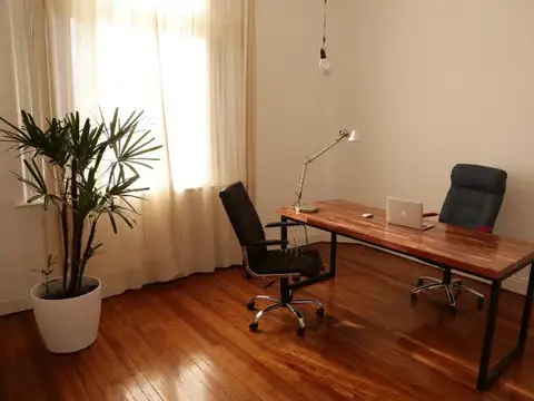 Casa en Alquiler con 4 cocheras