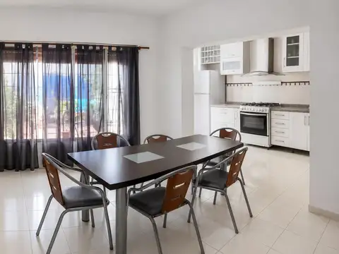 Casa 5 ambientes con 2 baños