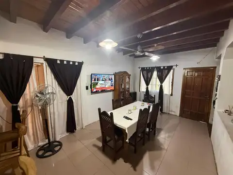 Casa 5 ambientes con 2 baños