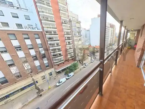 Avenida Colon 100, Piso 7