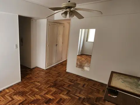 AV. CÓRDOBA Y PUEYRREDÓN. 2 amb laterales muy luminosos.