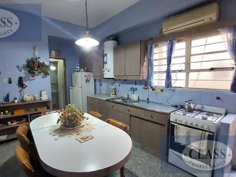 Casa 5 ambientes con 2 baños