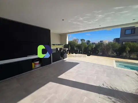 Casa en Venta en Berazategui, USD 485.000