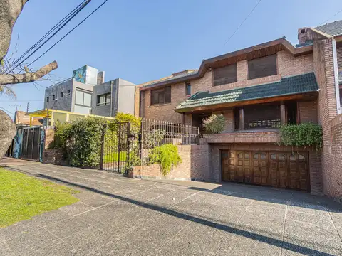Casa en venta 5 ambientes en Ituzaingó. Apto crédito.
