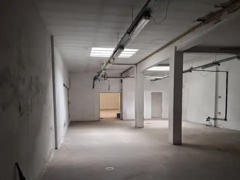 Sarmiento 4100, Piso pb