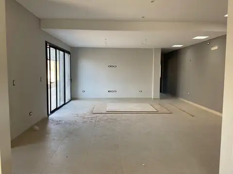 Casa 5 ambientes con 2 baños