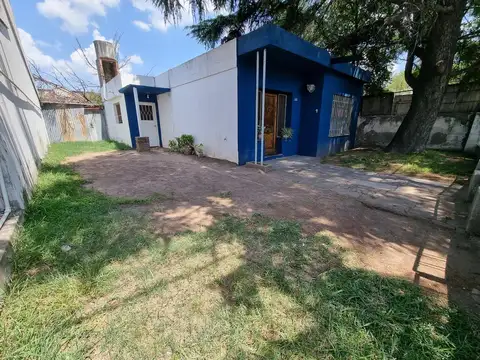 Casa de 2 Dormitorios a Reciclar en Barrio Fisherton, Rosario.
