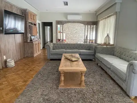 Alquiler Apto 4 dorm. con balcon, patio y garage