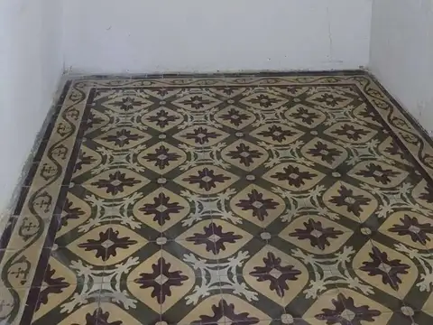 Local  al frente sobre calle Cafferata.