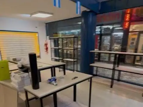 Local . | Av. Cabildo al 2200