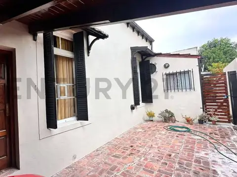 Casa 5 ambientes con 2 baños