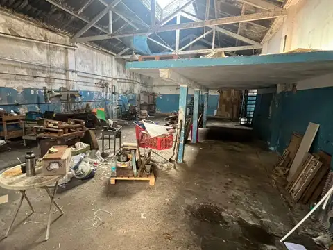 INMEJORABLE GALPON A LA VENTA EN CIUDADELA 8,66 X 39,4 , SUP CUB 208M2