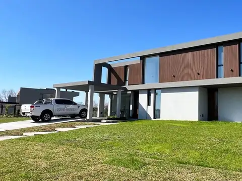 ESPECTACULAR CASA EN VENTA  en La Diligencia, Pilara, Pilar