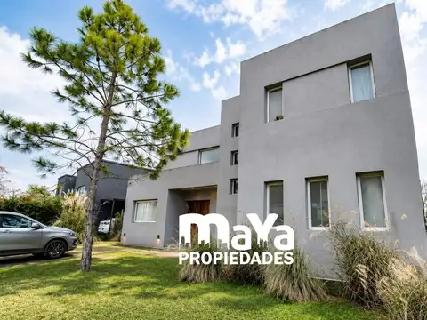 Casa en alquiler amueblada con pileta y vista a la laguna