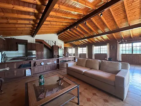 Casa en Venta con 2 cocheras