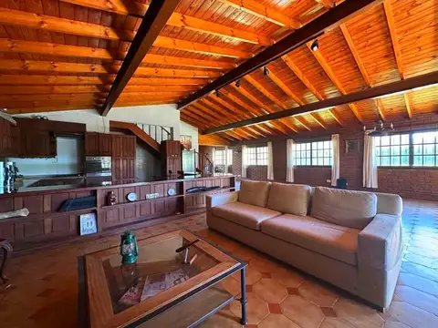 Casa en Venta con 2 cocheras