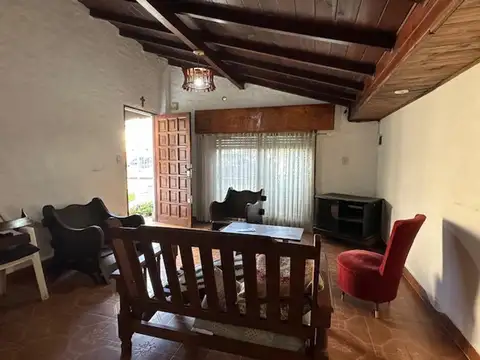 Casa 3 ambientes con 1 baño
