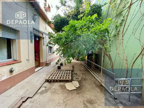 CASA CON GALPON DEPOSITO - 236,28m2 - EXCELENTE UBICACIÓN - PROX CABA Y AVENIDA
