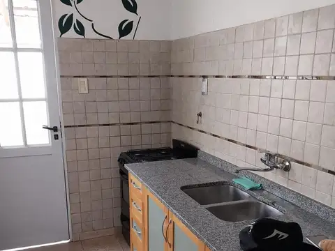 Casa 3 ambientes con 1 baño